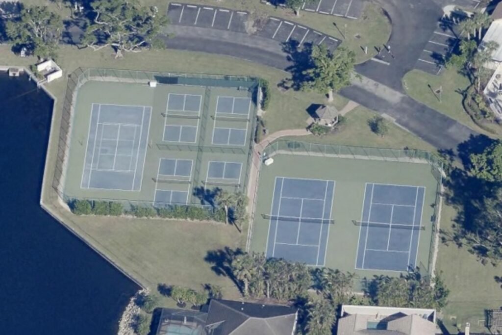 Blue Coyote Bus & Social Club Fort Myers Pickleball Courts near me, pickleball Fort Myers, pickleball near me