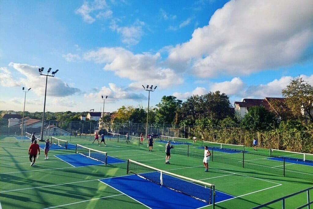 Thousand Oaks Family YMCA San Antonio Pickleball Courts near me, pickleball San Antonio, pickleball near me