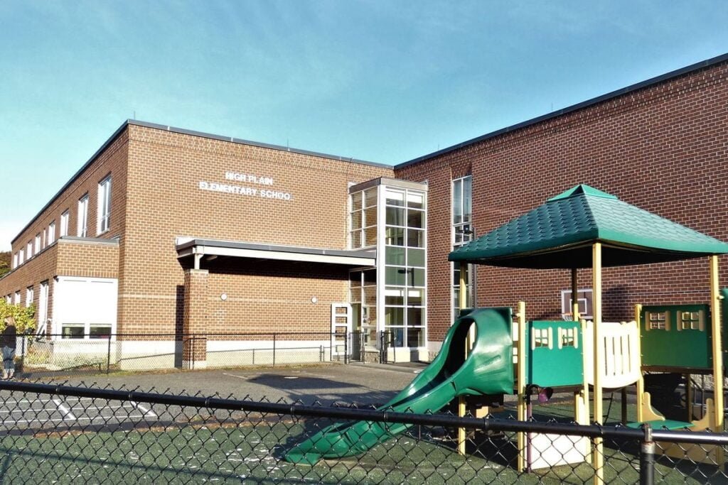 Wood Hill / High Plain School Andover Pickleball Courts near me, pickleball Andover, pickleball near me