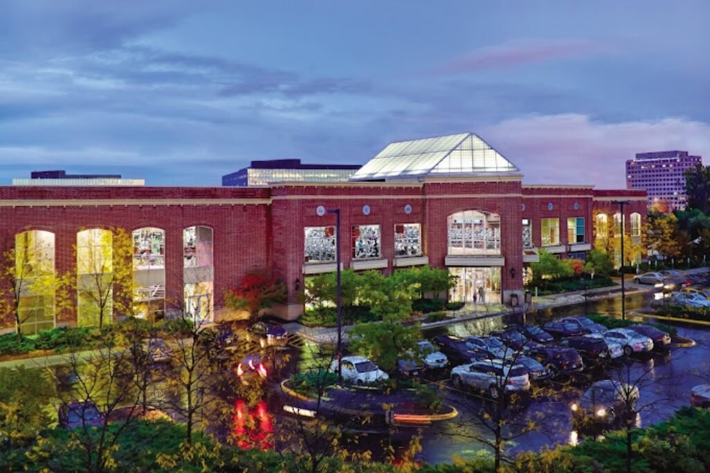 Life Time - Schaumburg Schaumburg Pickleball Courts near me, pickleball Schaumburg, pickleball near me