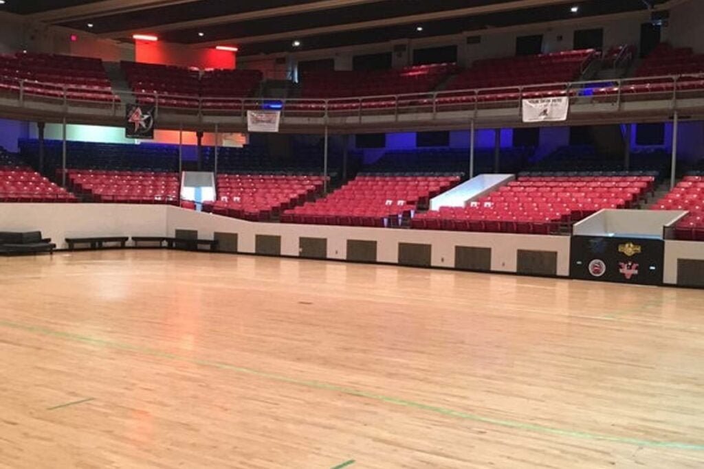 Memorial Hall Hutchinson Pickleball Courts near me, pickleball Hutchinson, pickleball near me