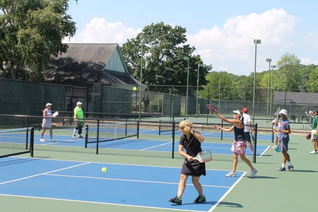 Racine Country Club Racine Pickleball Courts near me, pickleball Racine, pickleball near me