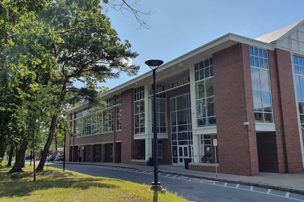 Bedford High School Gym Bedford Pickleball Courts near me, pickleball Bedford, pickleball near me