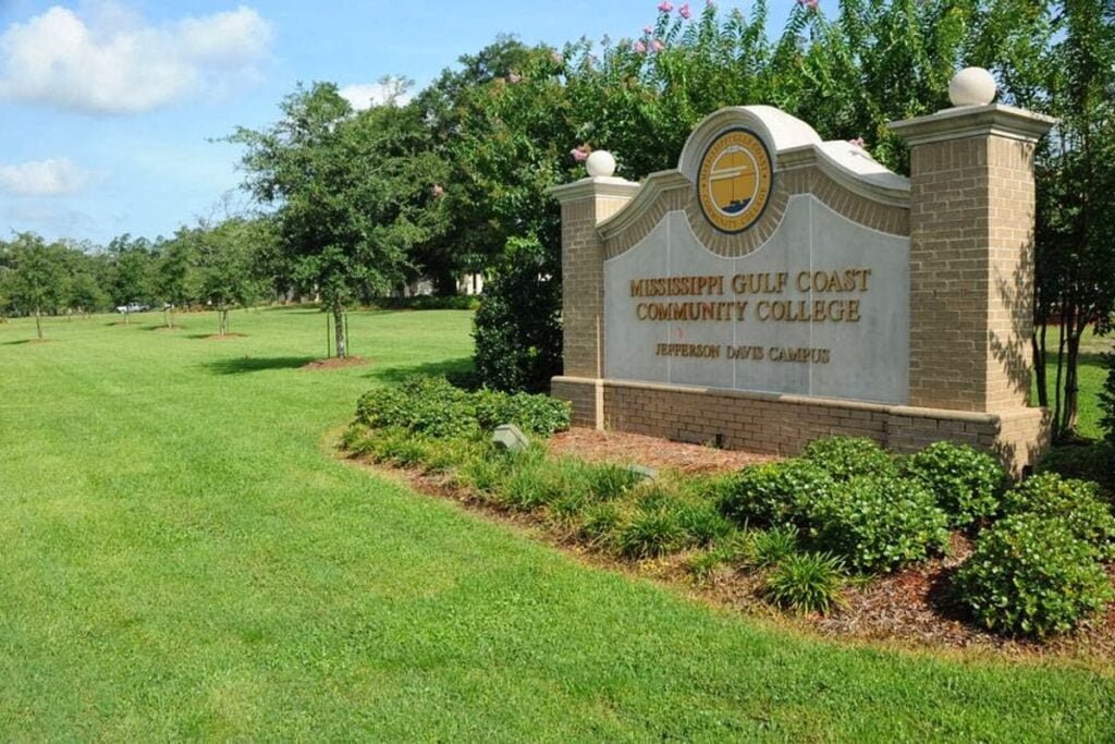 MGCCC Jefferson Davis Campus, Fitness Center/Gym Gulfport Pickleball Courts near me, pickleball Gulfport, pickleball near me