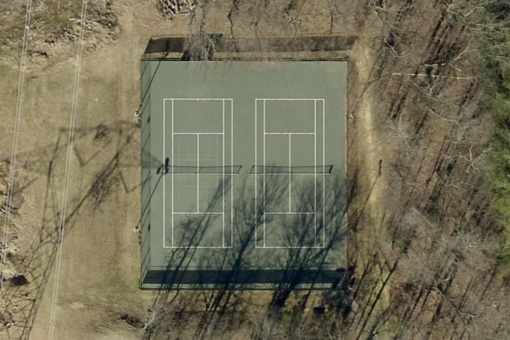 Lake Ridge H.O.A. - Oakwood Dr Woodbridge Pickleball Courts near me, pickleball Woodbridge, pickleball near me