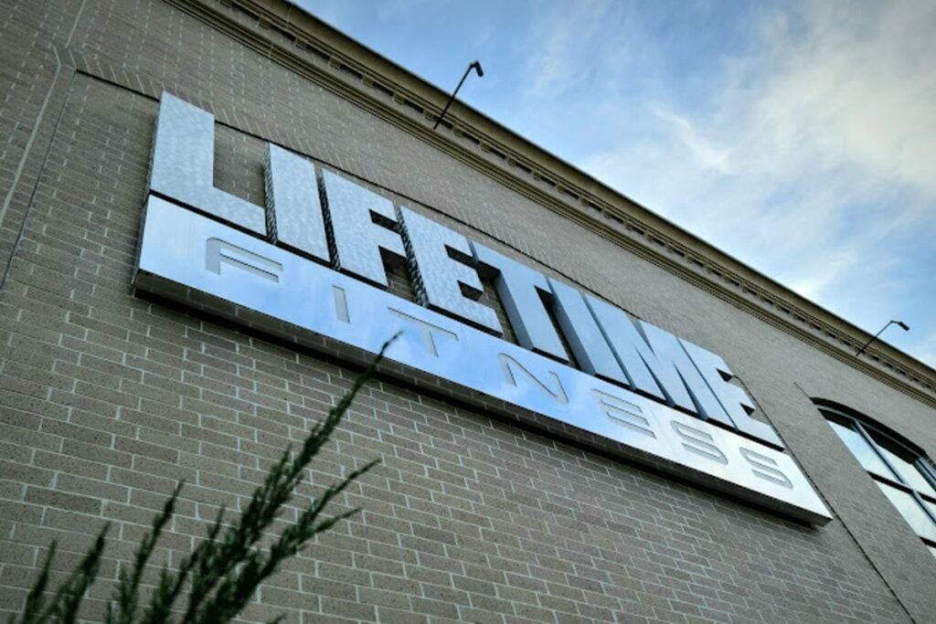 Life Time - Omaha Omaha Pickleball Courts near me, pickleball Omaha, pickleball near me