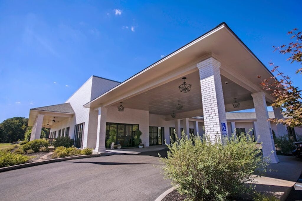 Lion Hills Golf Center MS Columbus Pickleball Courts near me, pickleball Columbus, pickleball near me