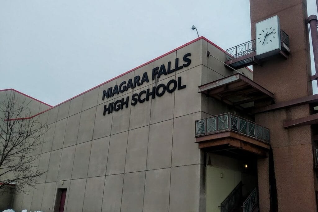 Niagara Falls High School Niagara Falls Pickleball Courts near me, pickleball Niagara Falls, pickleball near me