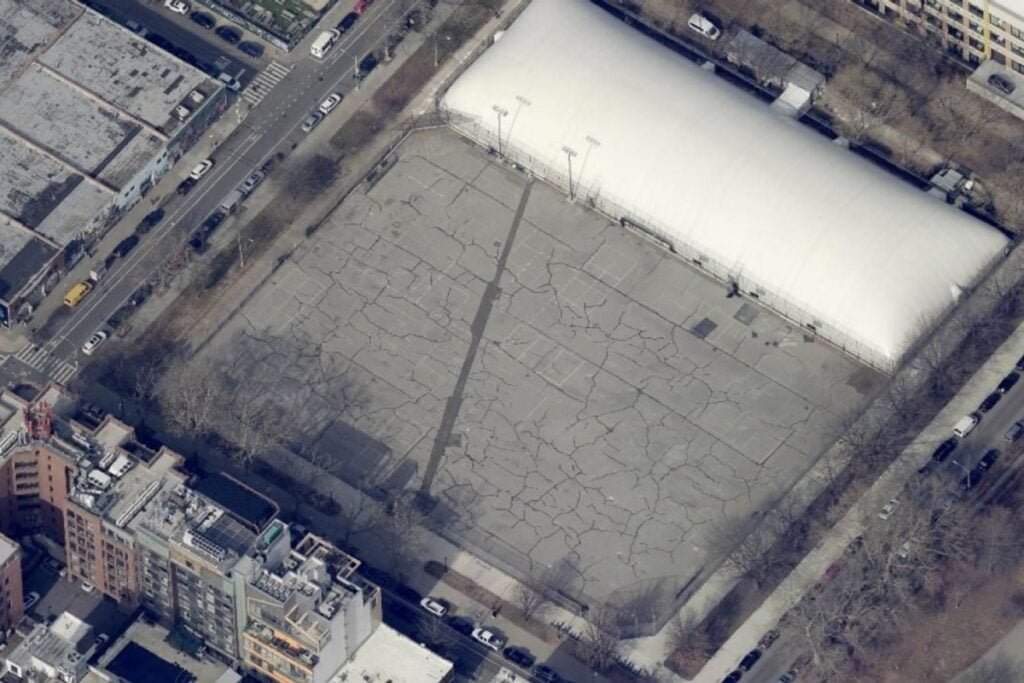 Parking Lot near McCarren Park New York Pickleball Courts near me, pickleball New York, pickleball near me