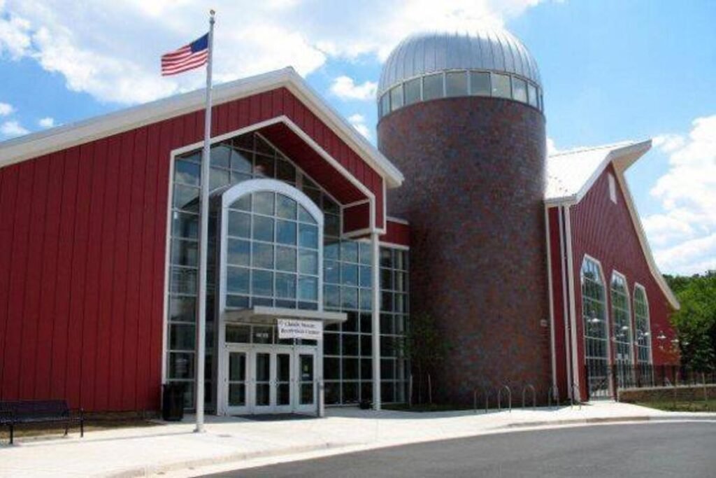 Claude Moore Rec Center Sterling Pickleball Courts near me, pickleball Sterling, pickleball near me