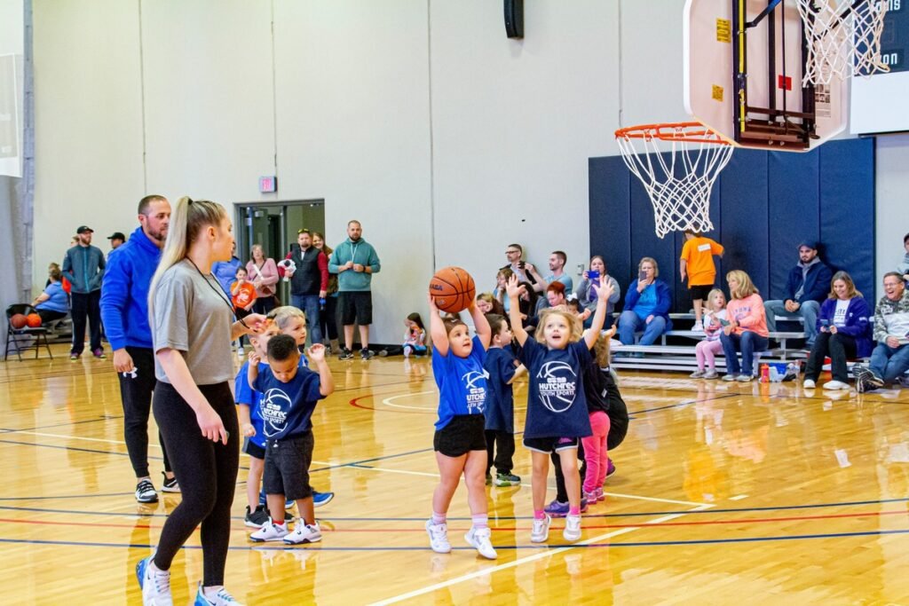 Hutch Rec Senior Center at Elmdale Park Hutchinson Pickleball Courts near me, pickleball Hutchinson, pickleball near me