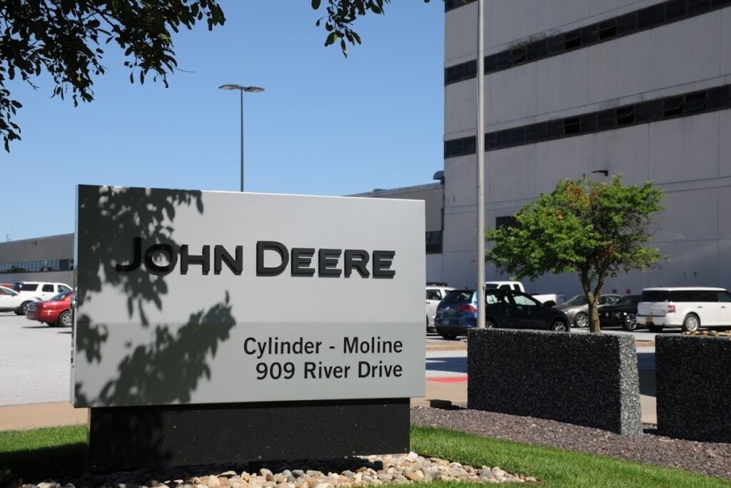 John Deere fitness center Moline Pickleball Courts near me, pickleball Moline, pickleball near me