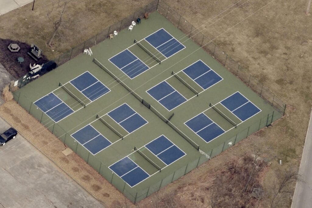 Lake Forest Country Club Lake St Louis Pickleball Courts near me, pickleball Lake St Louis, pickleball near me