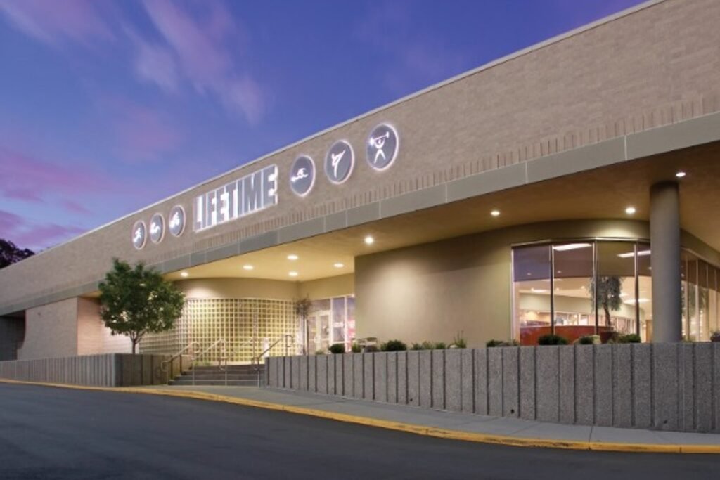 Life Time - Crosstown Eden Prairie Pickleball Courts near me, pickleball Eden Prairie, pickleball near me