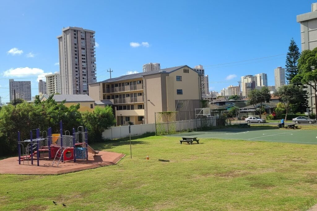 McCully District Park & Pool Honolulu Pickleball Courts near me, pickleball Honolulu, pickleball near me