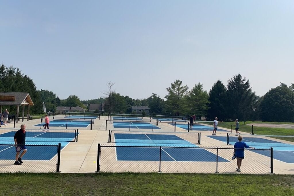 Rollingbrook Park Bloomington Pickleball Courts near me, pickleball Bloomington, pickleball near me