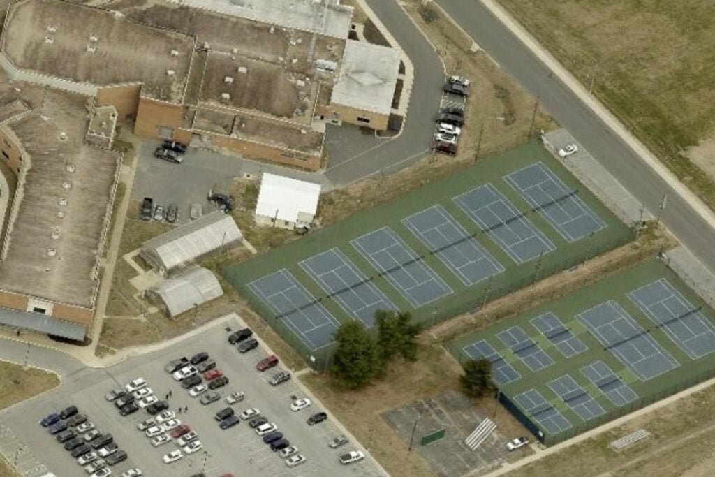 Seaford Senior High School Seaford Pickleball Courts near me, pickleball Seaford, pickleball near me